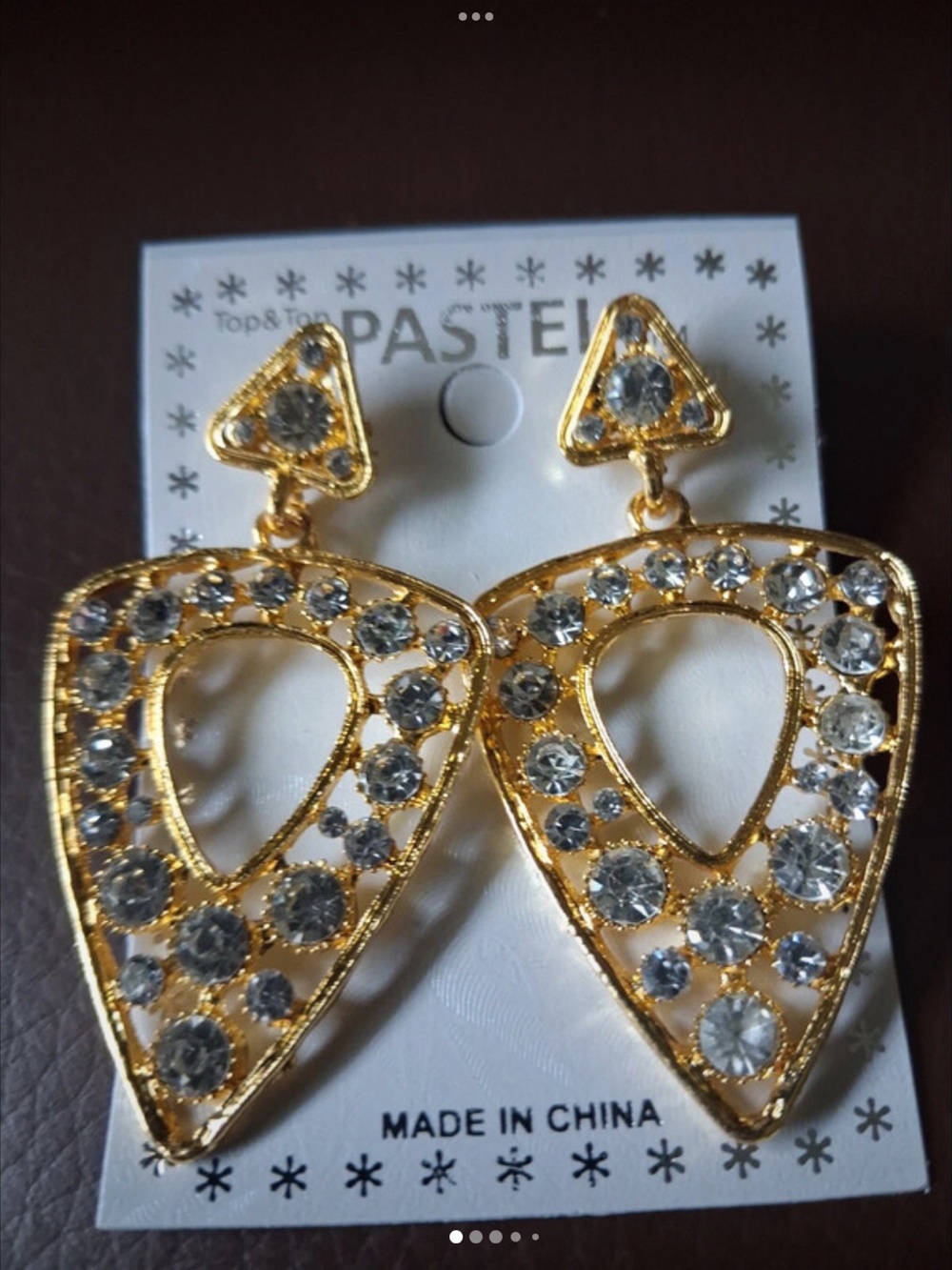 Earrings very beautiful for dress.